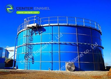 Tangki penyimpanan biogas baja bertengger dengan atap kaca yang dilelepkan ke baja